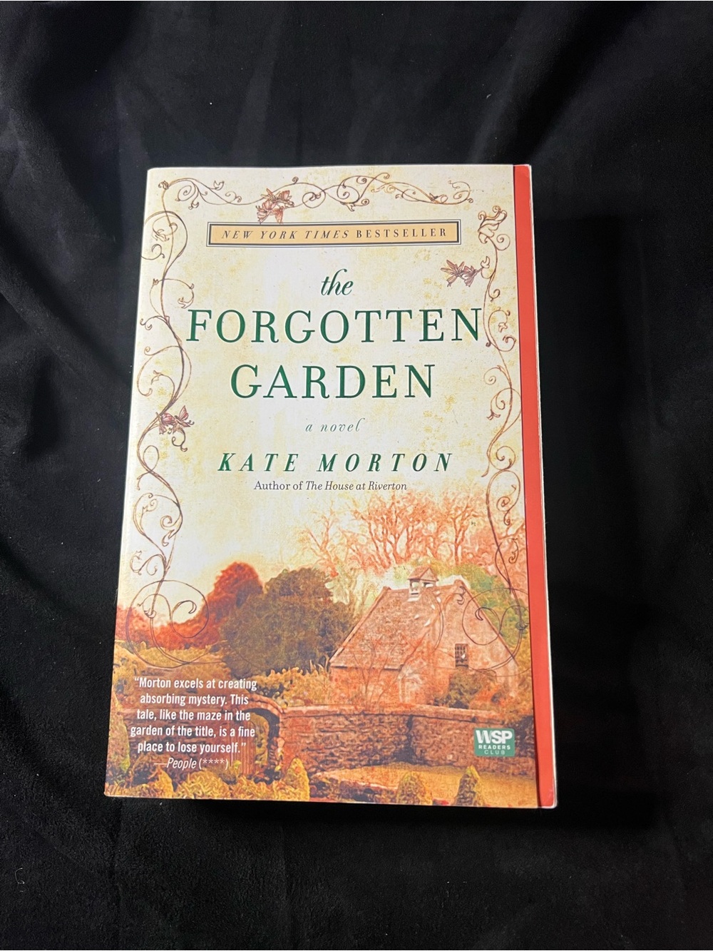 The Forgotten Garden Paperback by Kate Morton